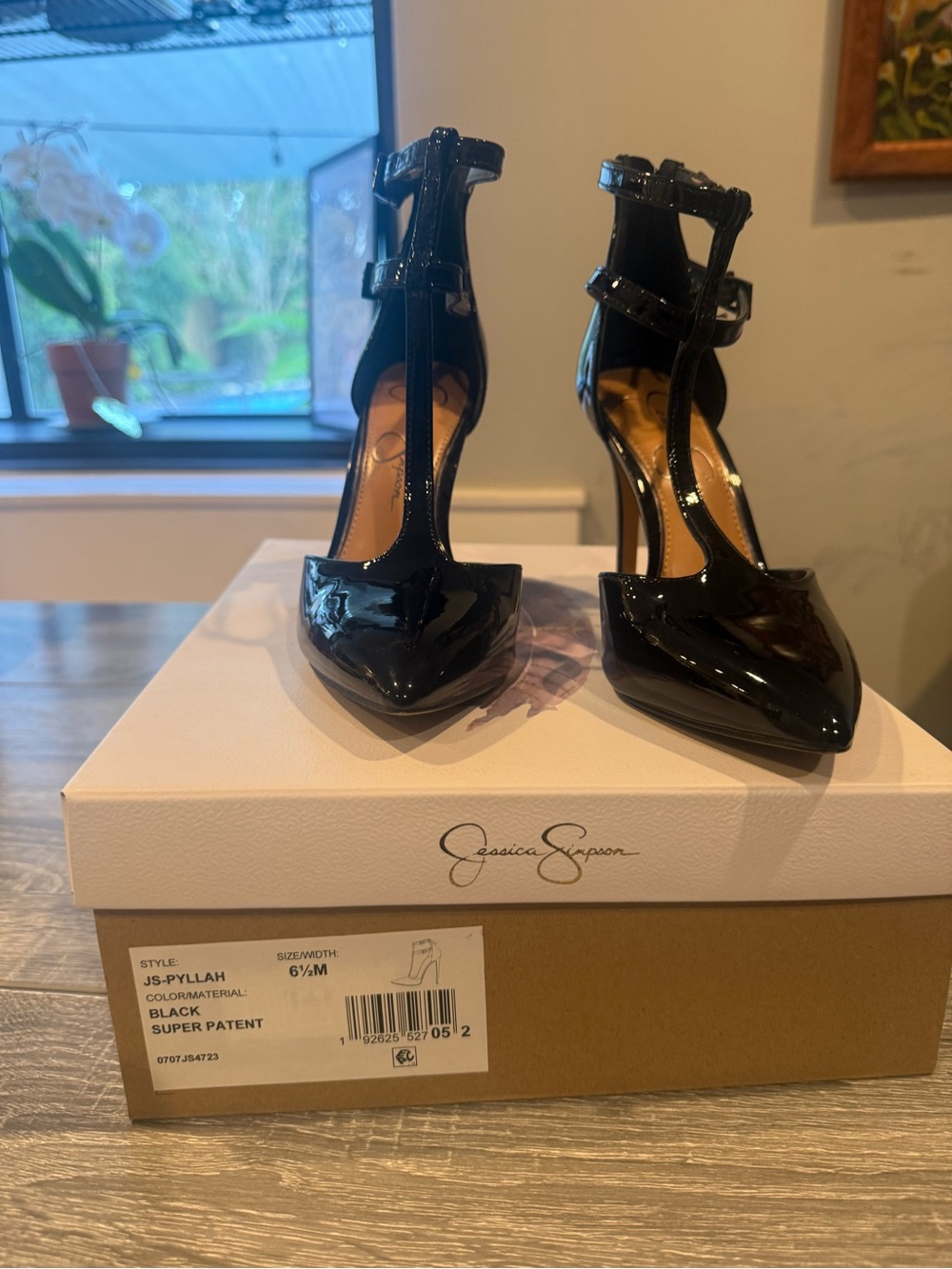 Jessica Simpson Black Patent T-Strap Pointed Pumps